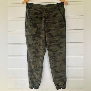 Athleta Brooklyn Textured Lined Jogger in Olive Camo Size 2P